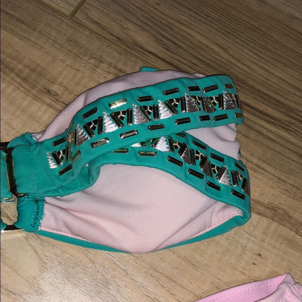 Bikini - Picture 3 of 3